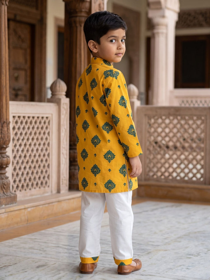 Yellow Leaf Floral Motif Print