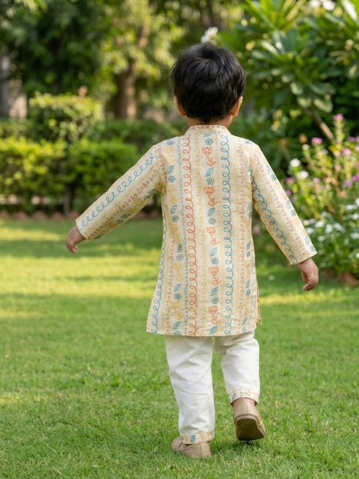 Boho Foral String Print