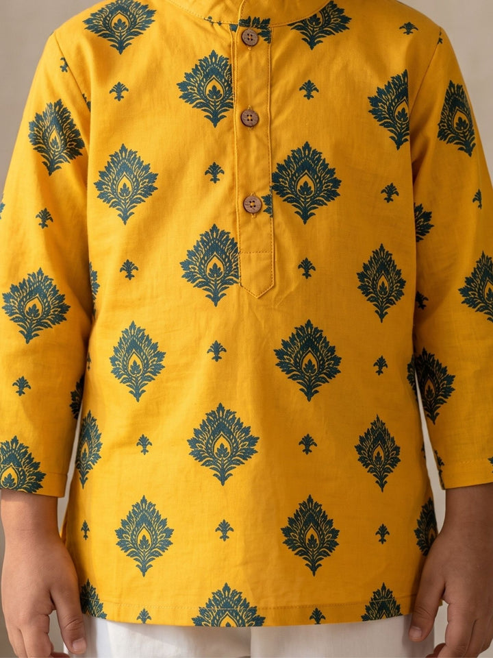Yellow Leaf Floral Motif Print