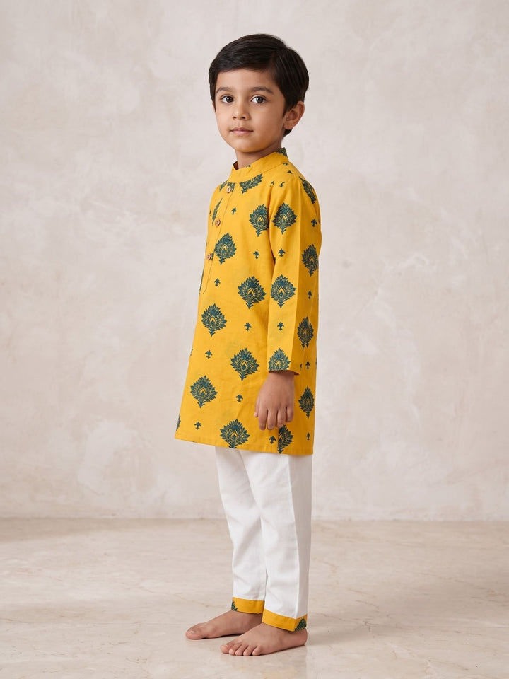 Yellow Leaf Floral Motif Print